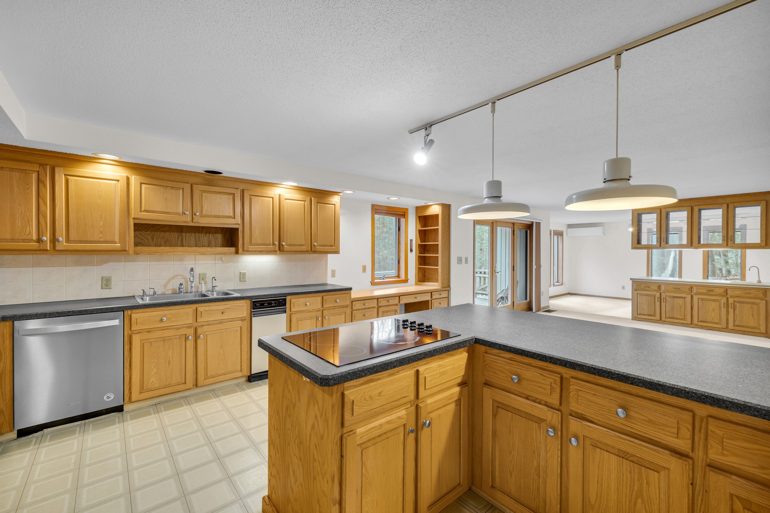 Granby, Connecticut, 06060, United States, 3 Bedrooms Bedrooms, ,3 BathroomsBathrooms,Residential,For Sale,1996436