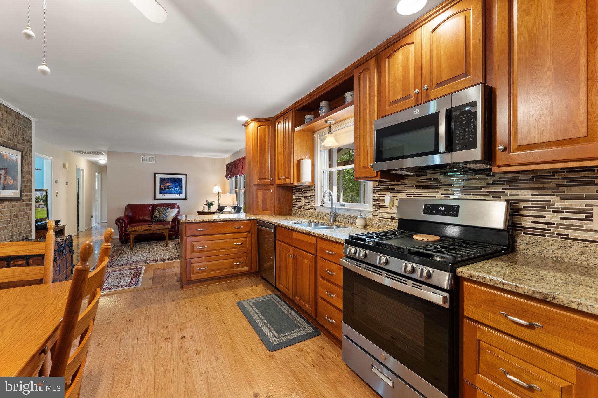 Marshall, Virginia, 20115, United States, 3 Bedrooms Bedrooms, ,2 BathroomsBathrooms,Residential,For Sale,1937903