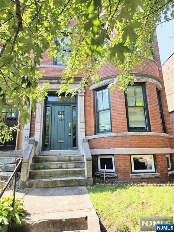 Jersey City, New Jersey, 07305, United States, 5 Bedrooms Bedrooms, ,3 BathroomsBathrooms,Residential,For Sale,1989194