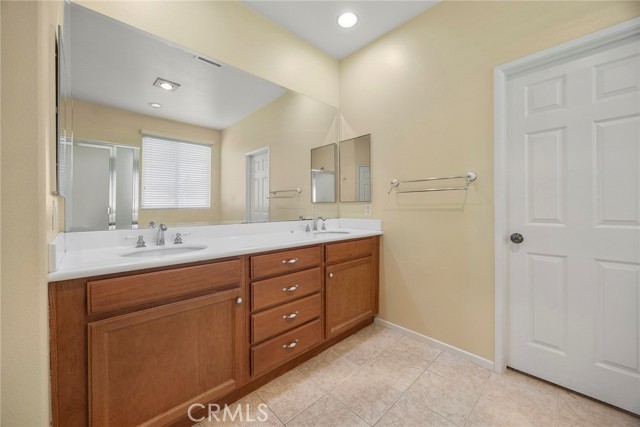 Eastvale, California, 92880, United States, 4 Bedrooms Bedrooms, ,2 BathroomsBathrooms,Residential,For Sale,1987341