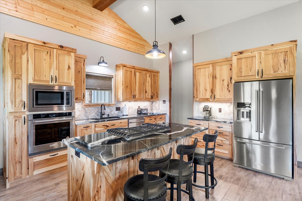 Rusk, Texas, 75785, United States, 1 Bedroom Bedrooms, ,3 BathroomsBathrooms,Residential,For Sale,1918158