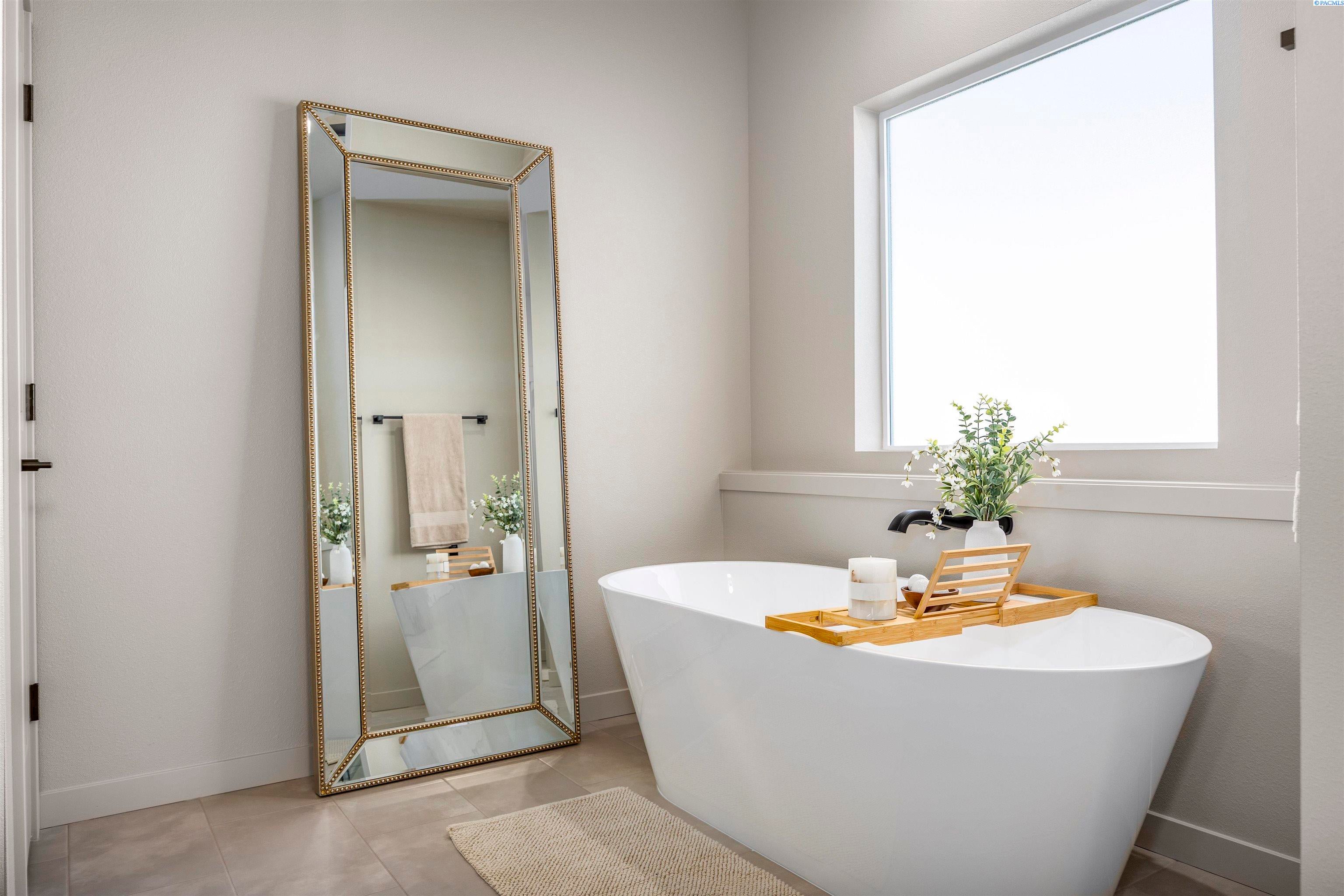 Richland, Washington, 99352, United States, 4 Bedrooms Bedrooms, ,3 BathroomsBathrooms,Residential,For Sale,1980389