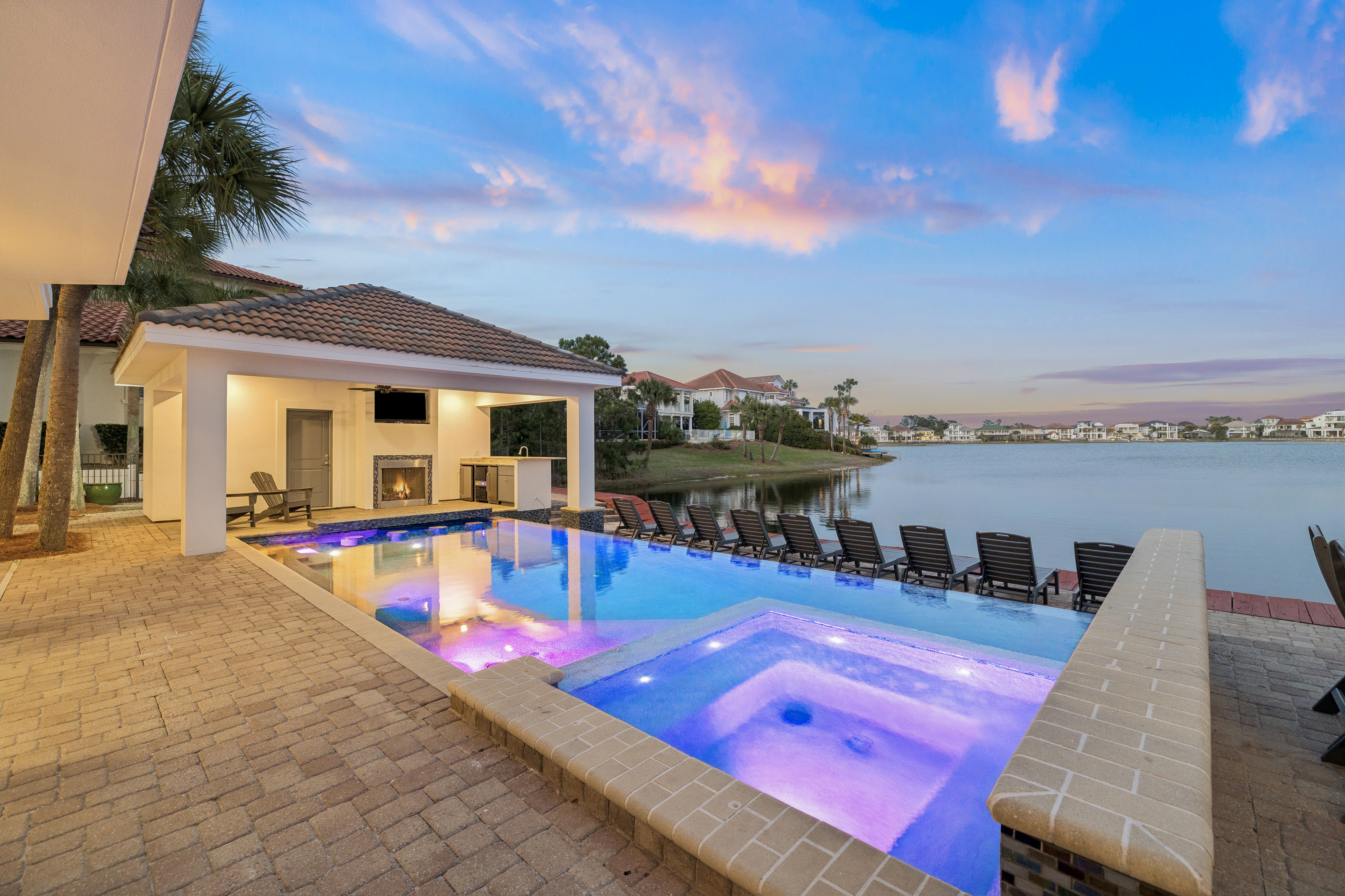  Eleven-Bedroom Compound With Lake And Gulf Views - 物件實景