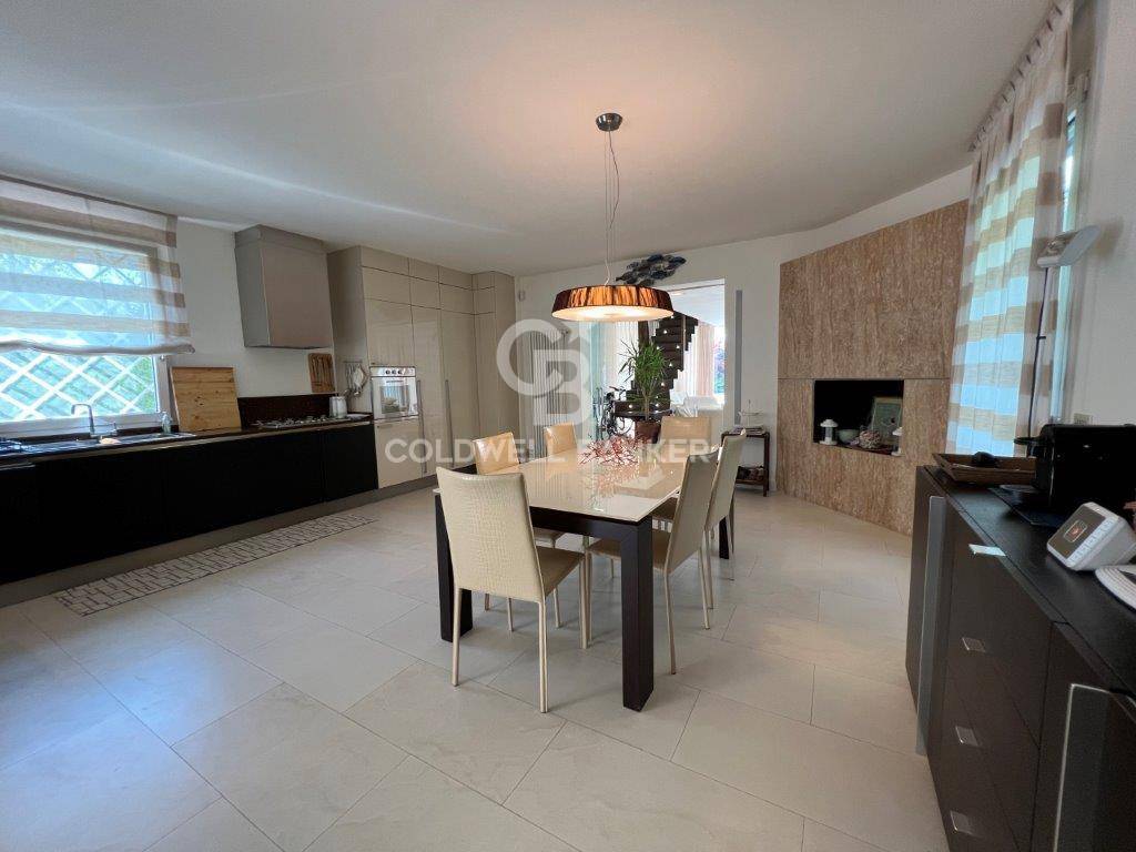 via dazzi, Forte dei Marmi, Lucca, 55042, IT, 5 Bedrooms Bedrooms, ,5 BathroomsBathrooms,Residential,For Sale,via dazzi,1620153