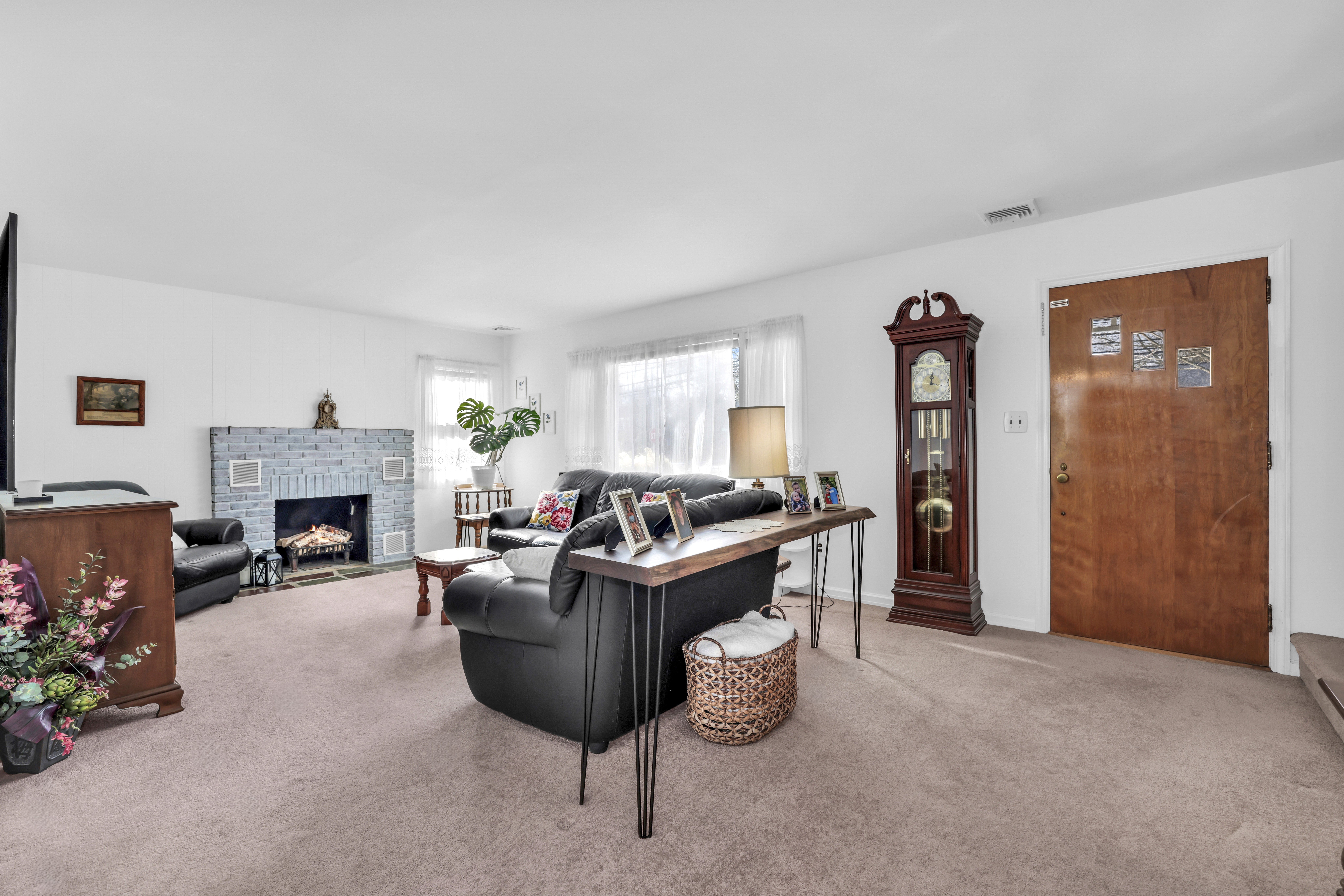 Pompton Plains, New Jersey, 07444, United States, 4 Bedrooms Bedrooms, ,3 BathroomsBathrooms,Residential,For Sale,2007489