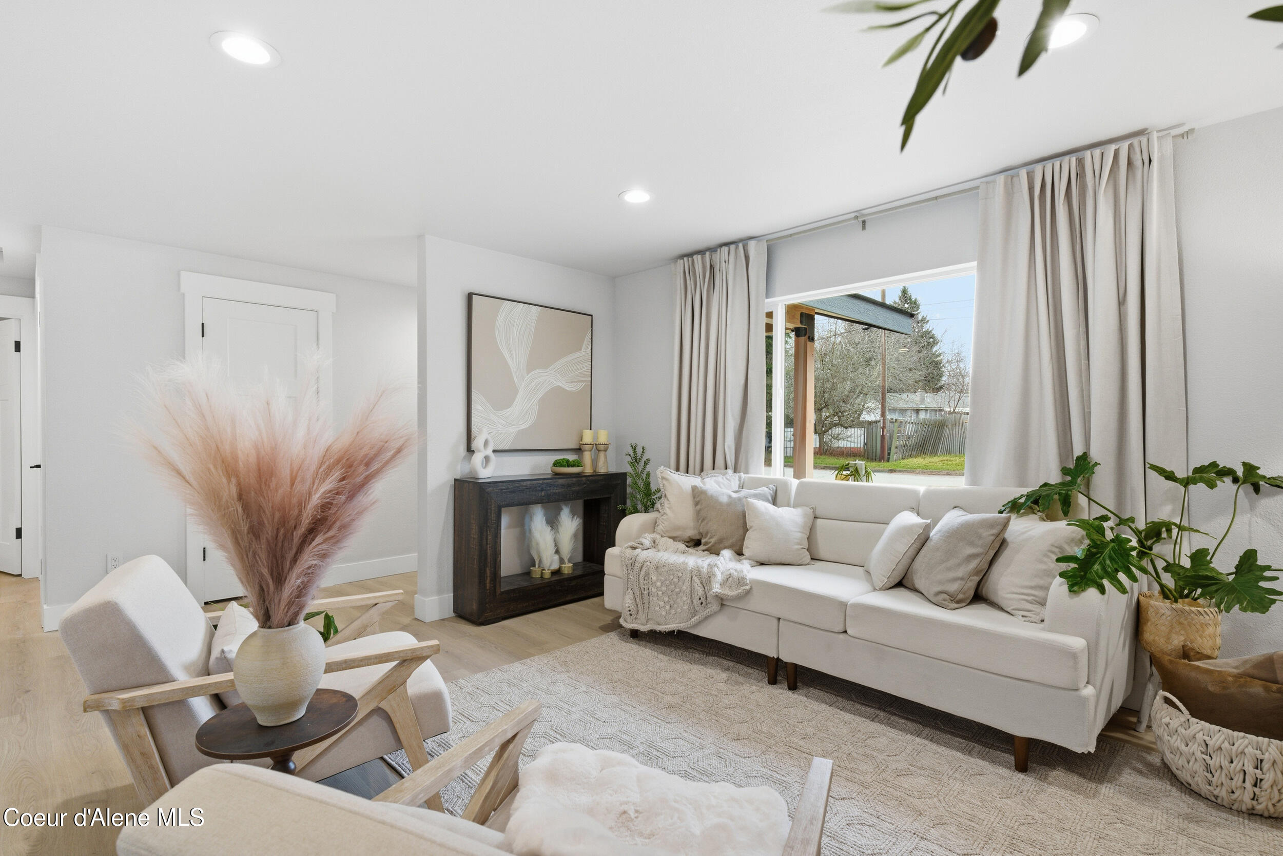 Coeur d'Alene, Idaho, 83814, United States, 2 Bedrooms Bedrooms, ,1 BathroomBathrooms,Residential,For Sale,2010997