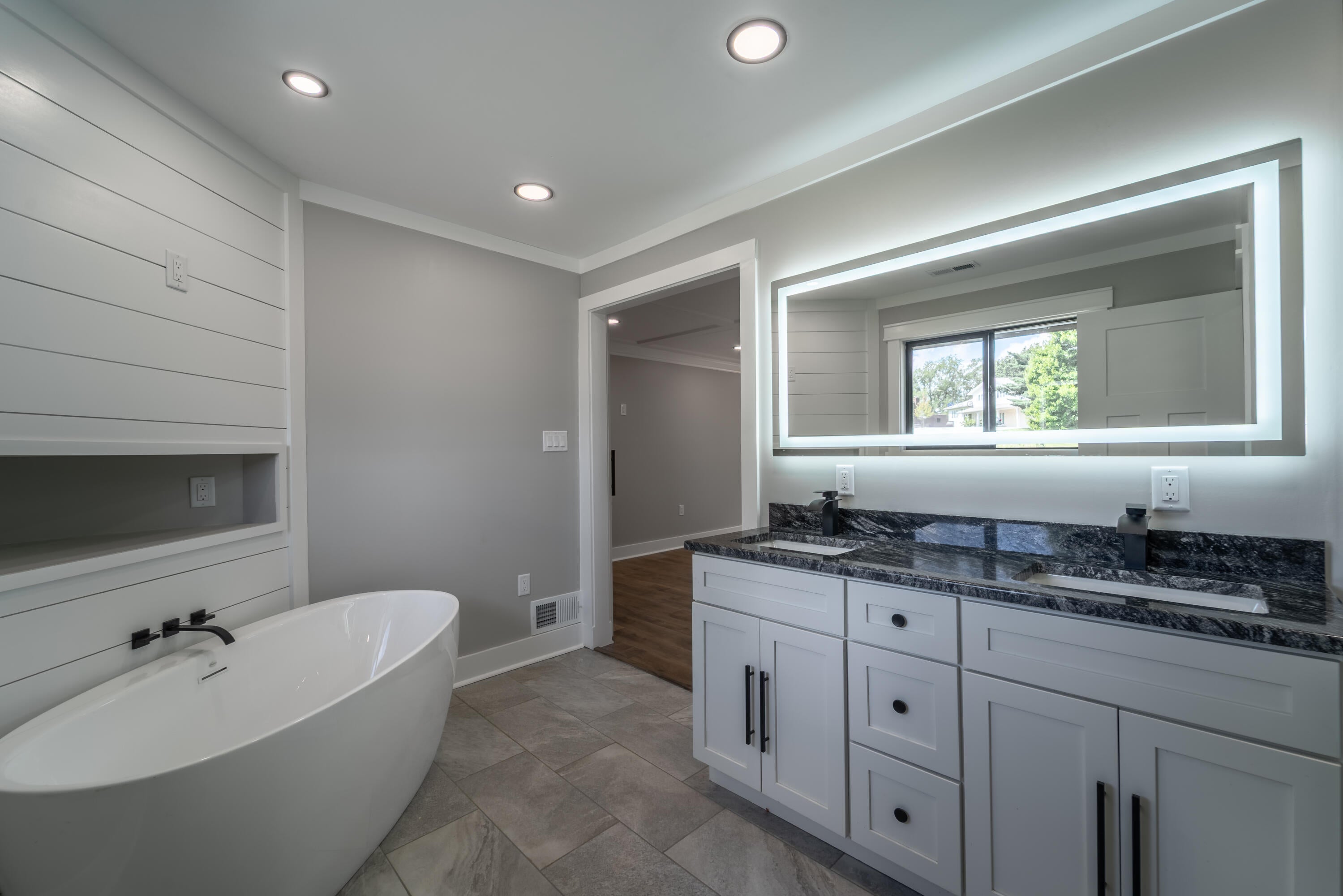 Berea, Kentucky, 40403, United States, 4 Bedrooms Bedrooms, ,4 BathroomsBathrooms,Residential,For Sale,1979235