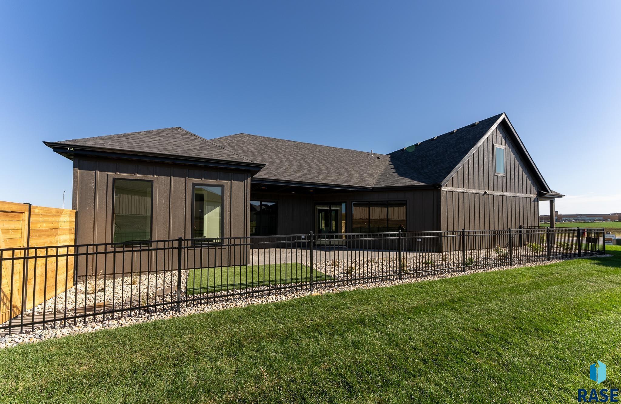 Sioux Falls, South Dakota, 57110, United States, 4 Bedrooms Bedrooms, ,3 BathroomsBathrooms,Residential,For Sale,2005284