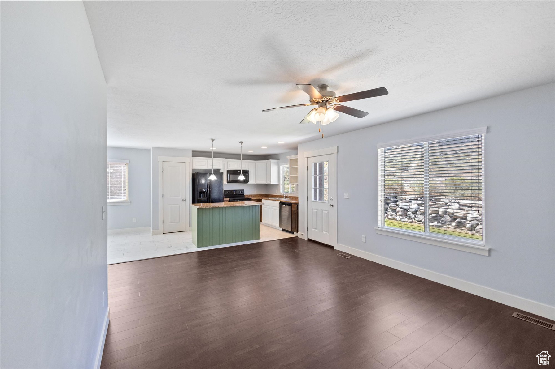 Saratoga Springs, Utah, 84045, United States, 5 Bedrooms Bedrooms, ,4 BathroomsBathrooms,Residential,For Sale,1937453