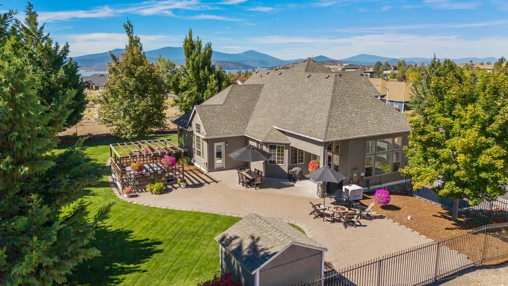 Klamath Falls, Oregon, 97601, United States, 3 Bedrooms Bedrooms, ,3 BathroomsBathrooms,Residential,For Sale,1848515