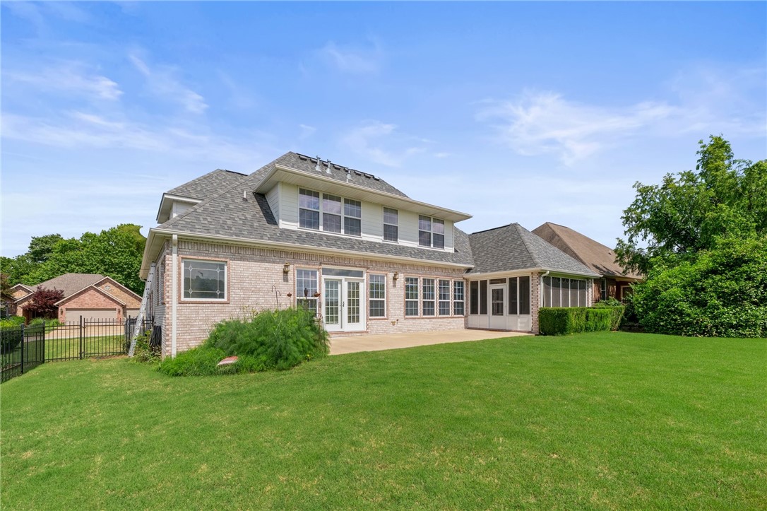 Fayetteville, Arkansas, 72701, United States, 5 Bedrooms Bedrooms, ,4 BathroomsBathrooms,Residential,For Sale,1838012