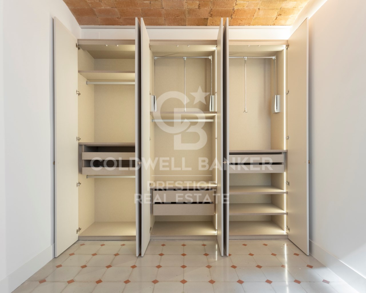 Barcelona, Catalonia, ES, 3 Bedrooms Bedrooms, ,2 BathroomsBathrooms,Residential,For Sale,1794686