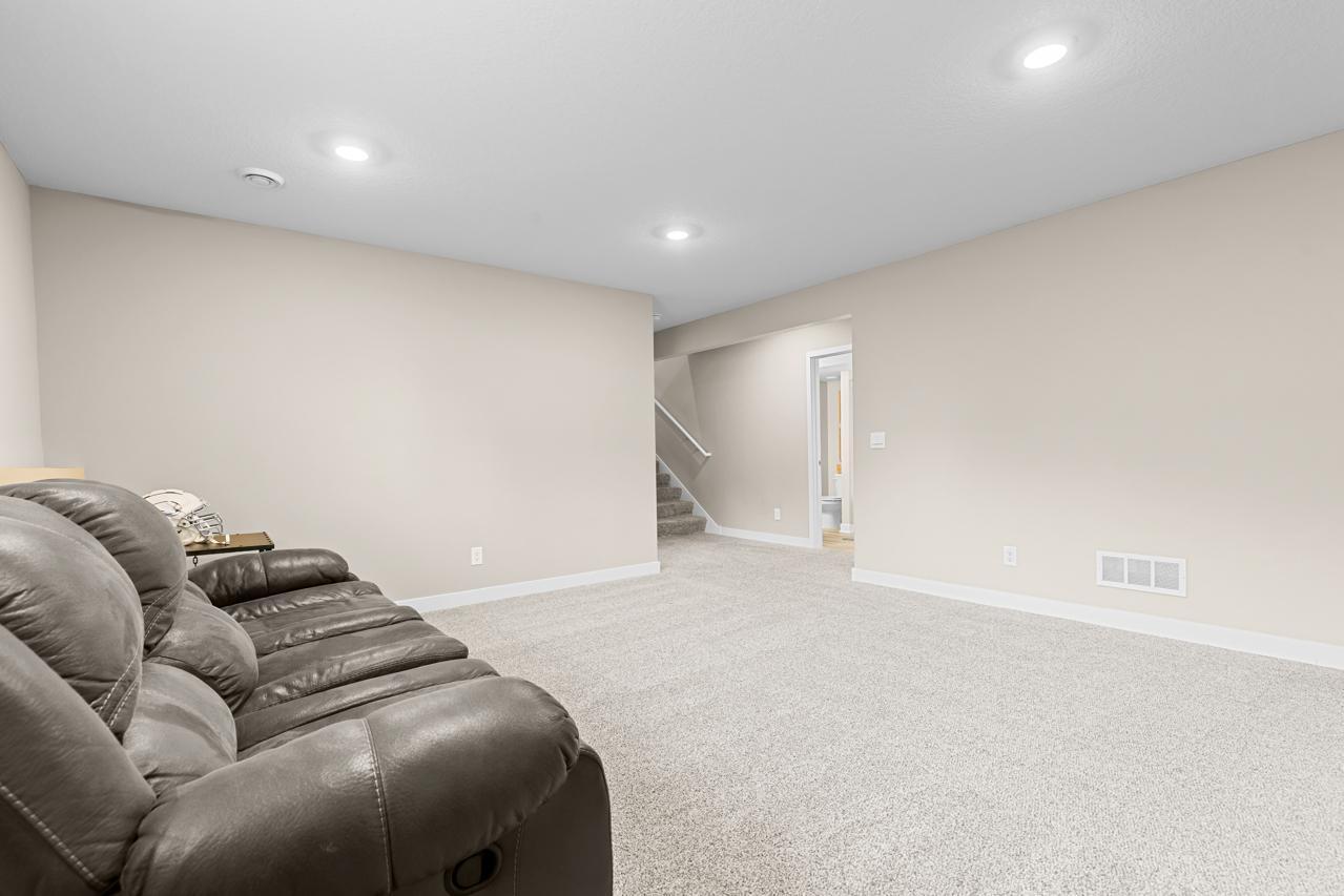 Rosemount, Minnesota, 55068, United States, 4 Bedrooms Bedrooms, ,2 BathroomsBathrooms,Residential,For Sale,1951040