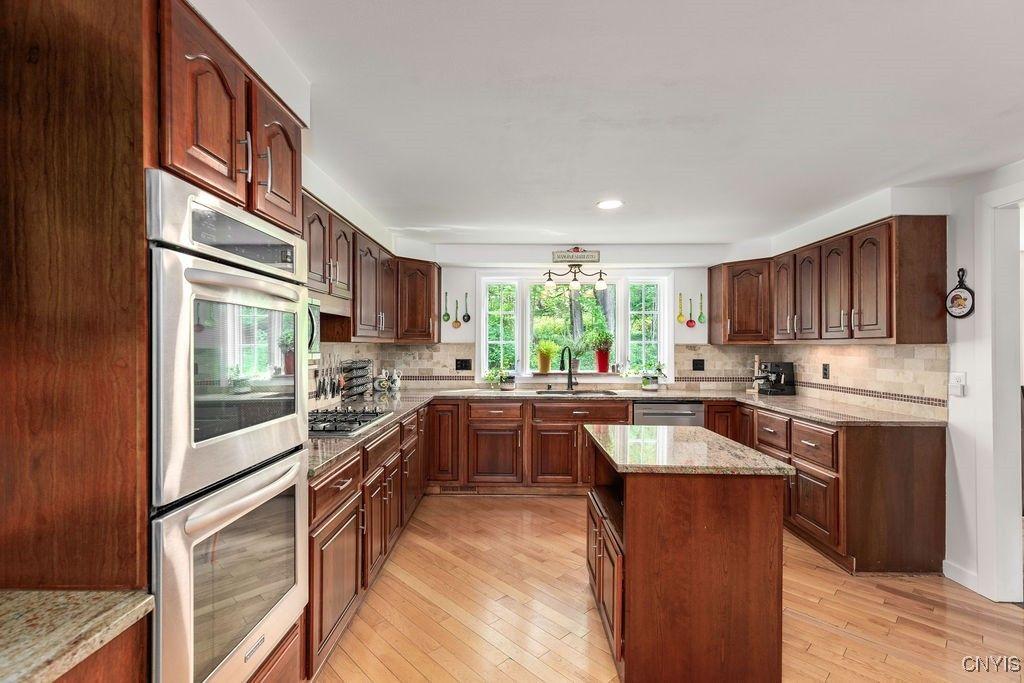 Jamesville, New York, 13078, United States, 4 Bedrooms Bedrooms, ,4 BathroomsBathrooms,Residential,For Sale,1829138