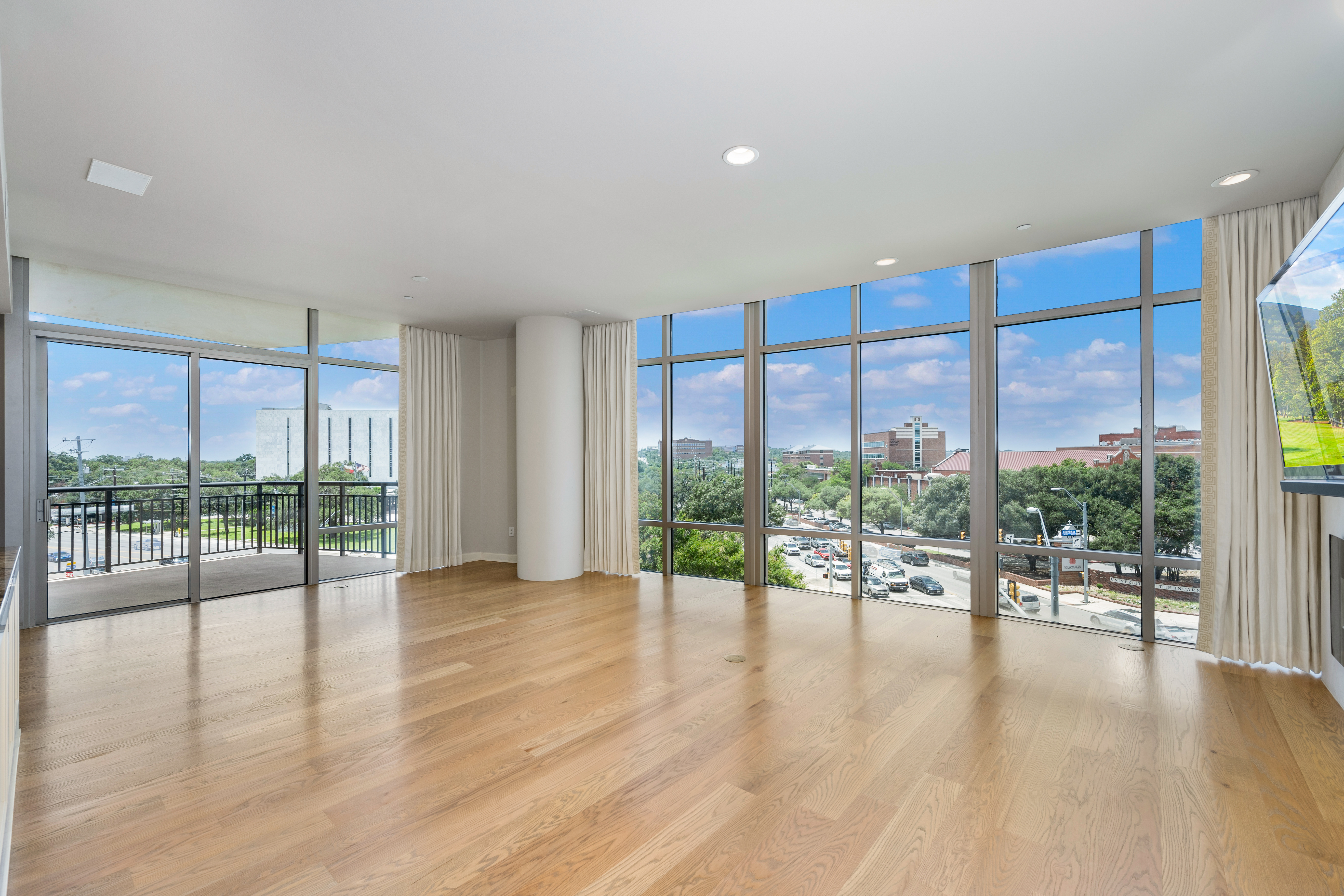  Skyline Views at The Broadway - 物件實景