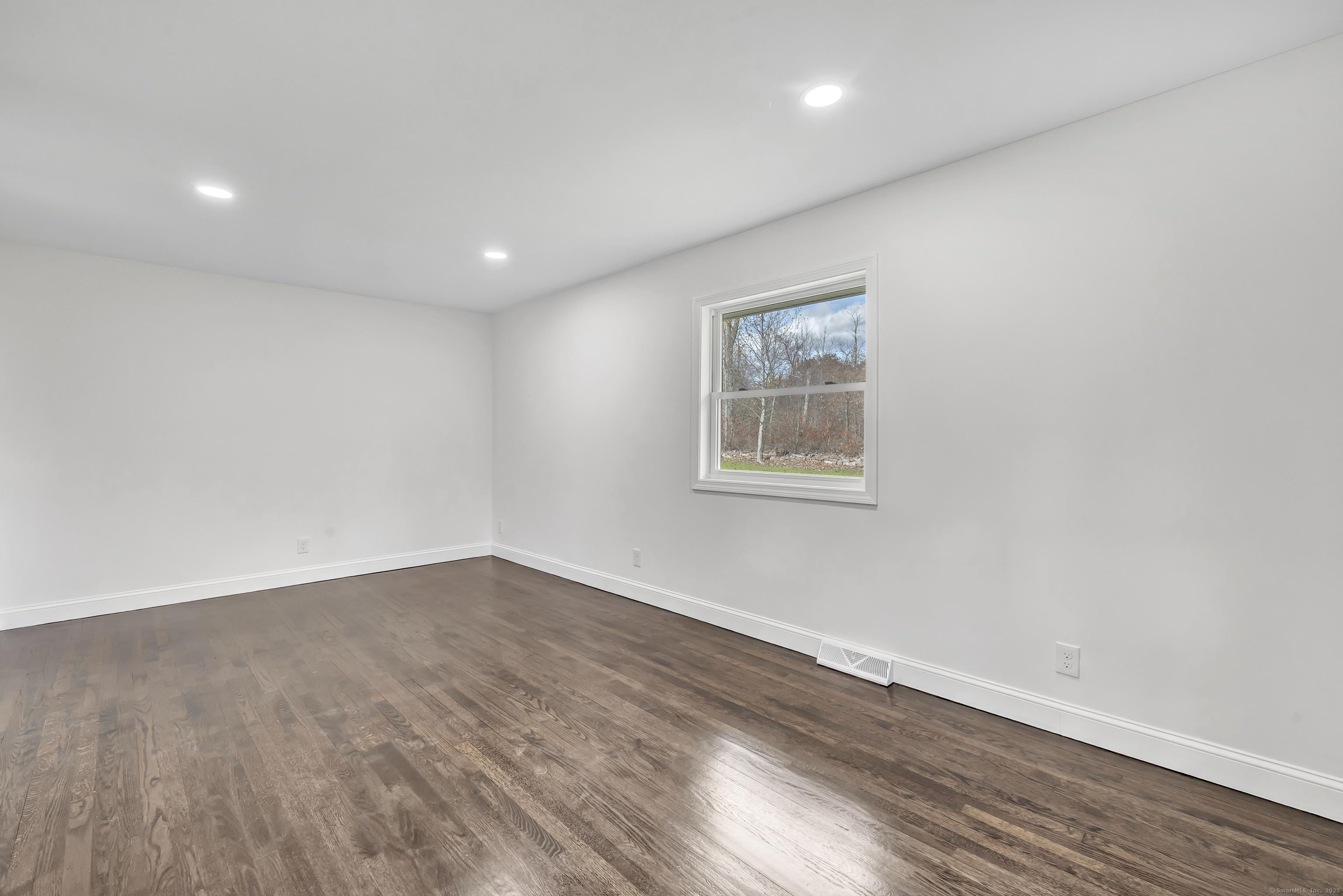 Hamden, Connecticut, 06518, United States, 3 Bedrooms Bedrooms, ,2 BathroomsBathrooms,Residential,For Sale,1987116