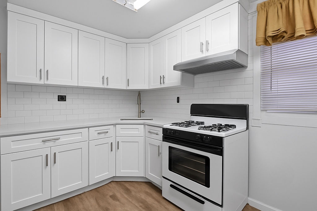 Howard, New York, 11414, United States, 4 Bedrooms Bedrooms, ,3 BathroomsBathrooms,Residential,For Sale,1975737