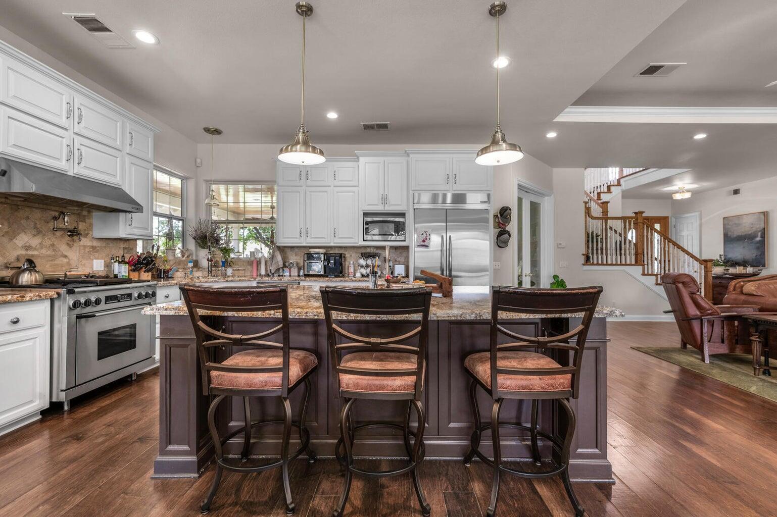 Exeter, California, 93221, United States, 4 Bedrooms Bedrooms, ,5 BathroomsBathrooms,Residential,For Sale,1981903