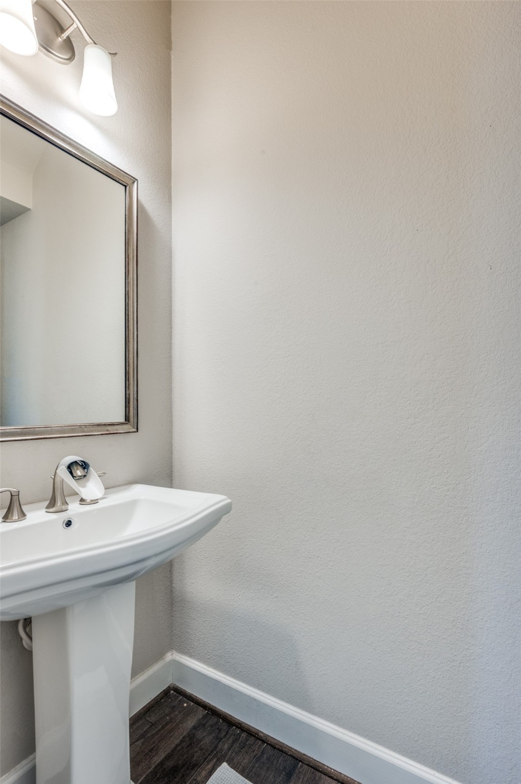 Arlington, Texas, 76005, United States, 4 Bedrooms Bedrooms, ,4 BathroomsBathrooms,Residential,For Sale,1857348