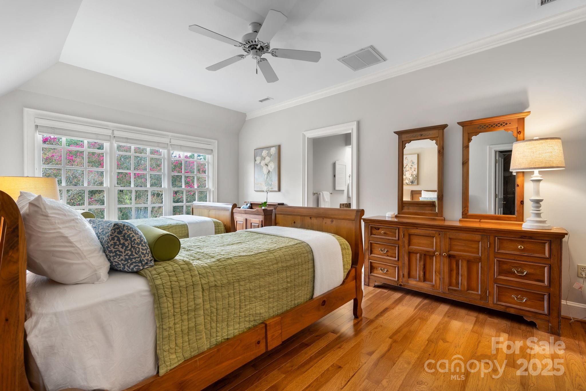 Hickory, North Carolina, 28601, United States, 4 Bedrooms Bedrooms, ,5 BathroomsBathrooms,Residential,For Sale,1942253
