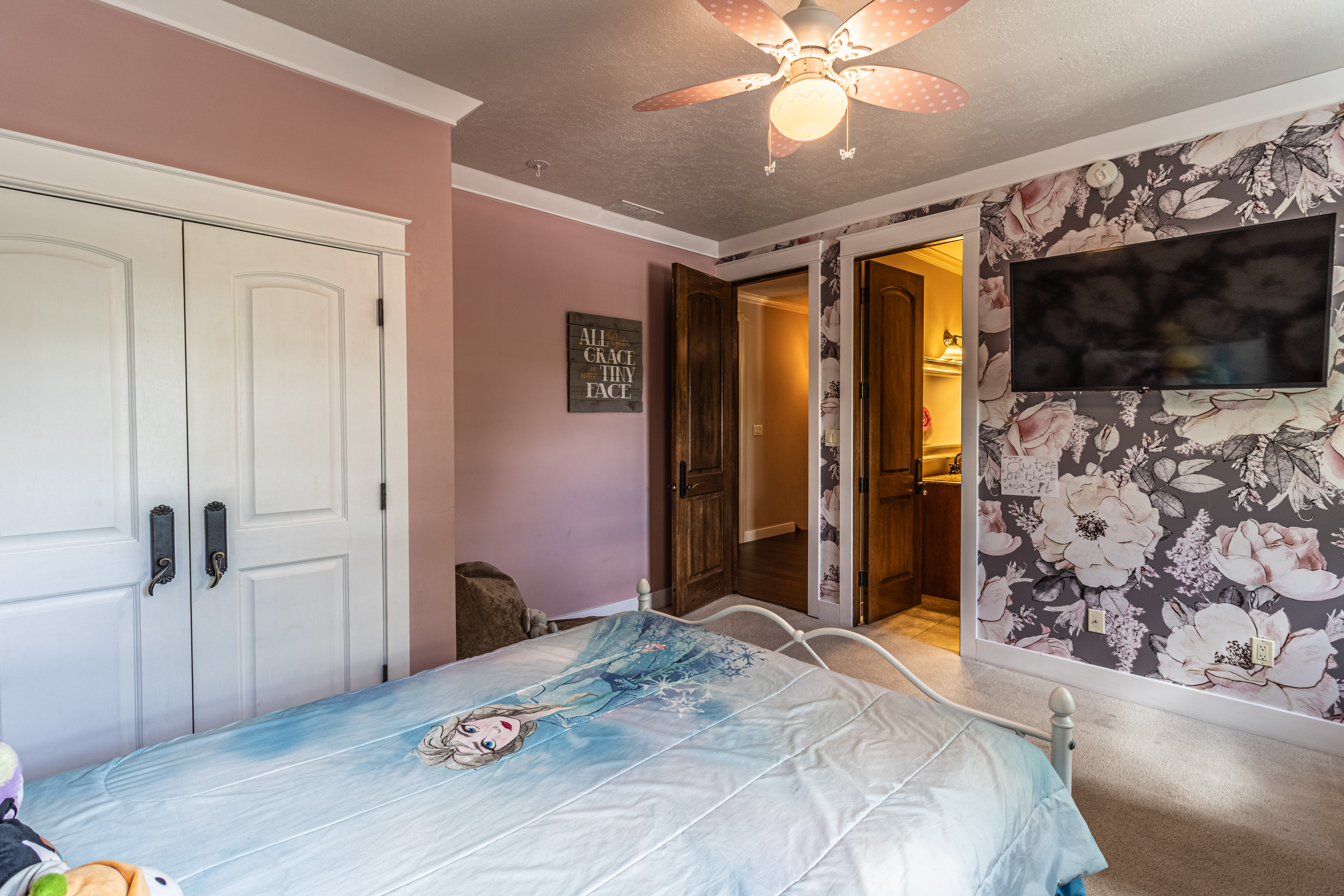 Farmington, New Mexico, 87401, United States, 4 Bedrooms Bedrooms, ,5 BathroomsBathrooms,Residential,For Sale,1942603