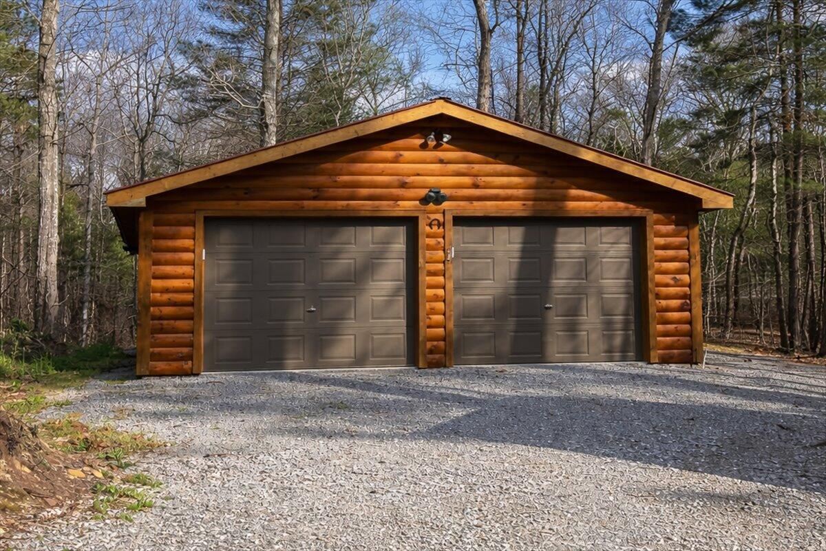 Tellico Plains, Tennessee, 37385, United States, 3 Bedrooms Bedrooms, ,3 BathroomsBathrooms,Residential,For Sale,2034978