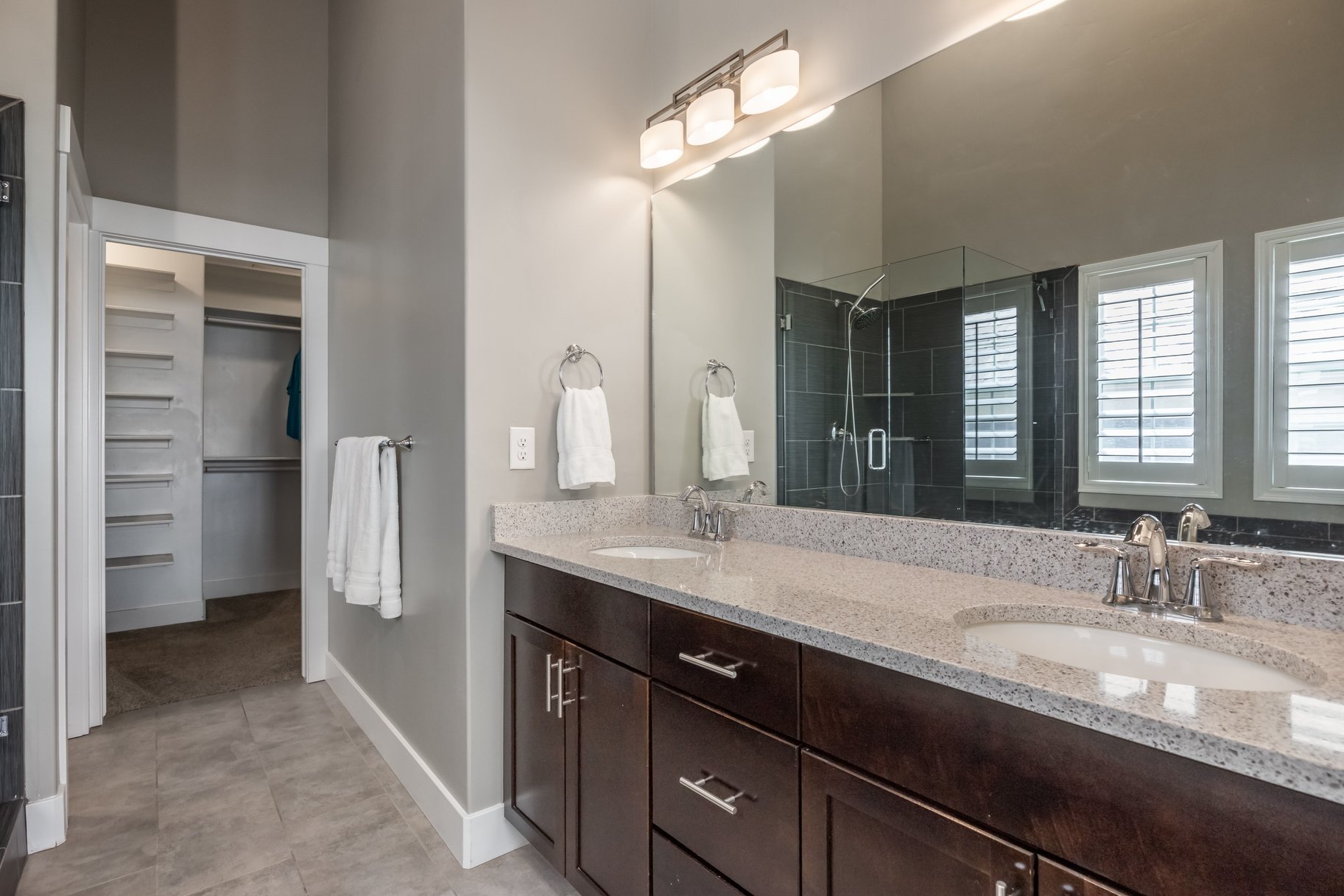  Move-In Ready in Daybreak — Steps from the Lake, Loaded with Custom Upgrades - 物件實景