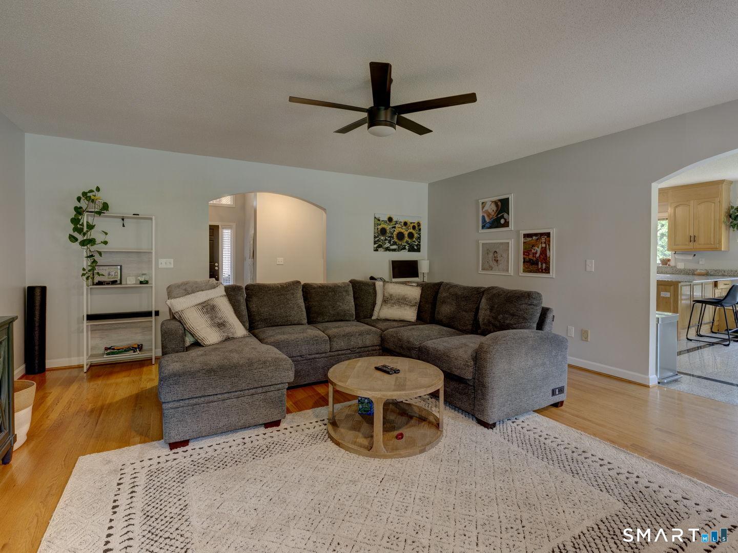 Wethersfield, Connecticut, 06109, United States, 3 Bedrooms Bedrooms, ,4 BathroomsBathrooms,Residential,For Sale,2048104