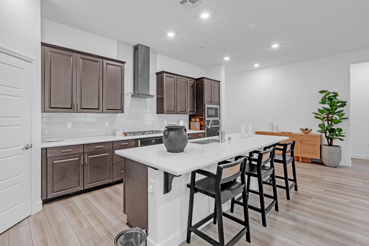 Sacramento, California, 95835, United States, 4 Bedrooms Bedrooms, ,3 BathroomsBathrooms,Residential,For Sale,1998262