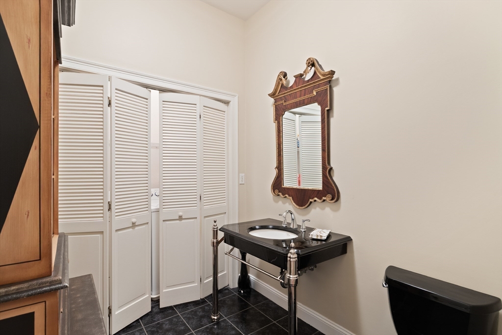 Topsfield, Massachusetts, 01983, United States, 4 Bedrooms Bedrooms, ,4 BathroomsBathrooms,Residential,For Sale,1901084