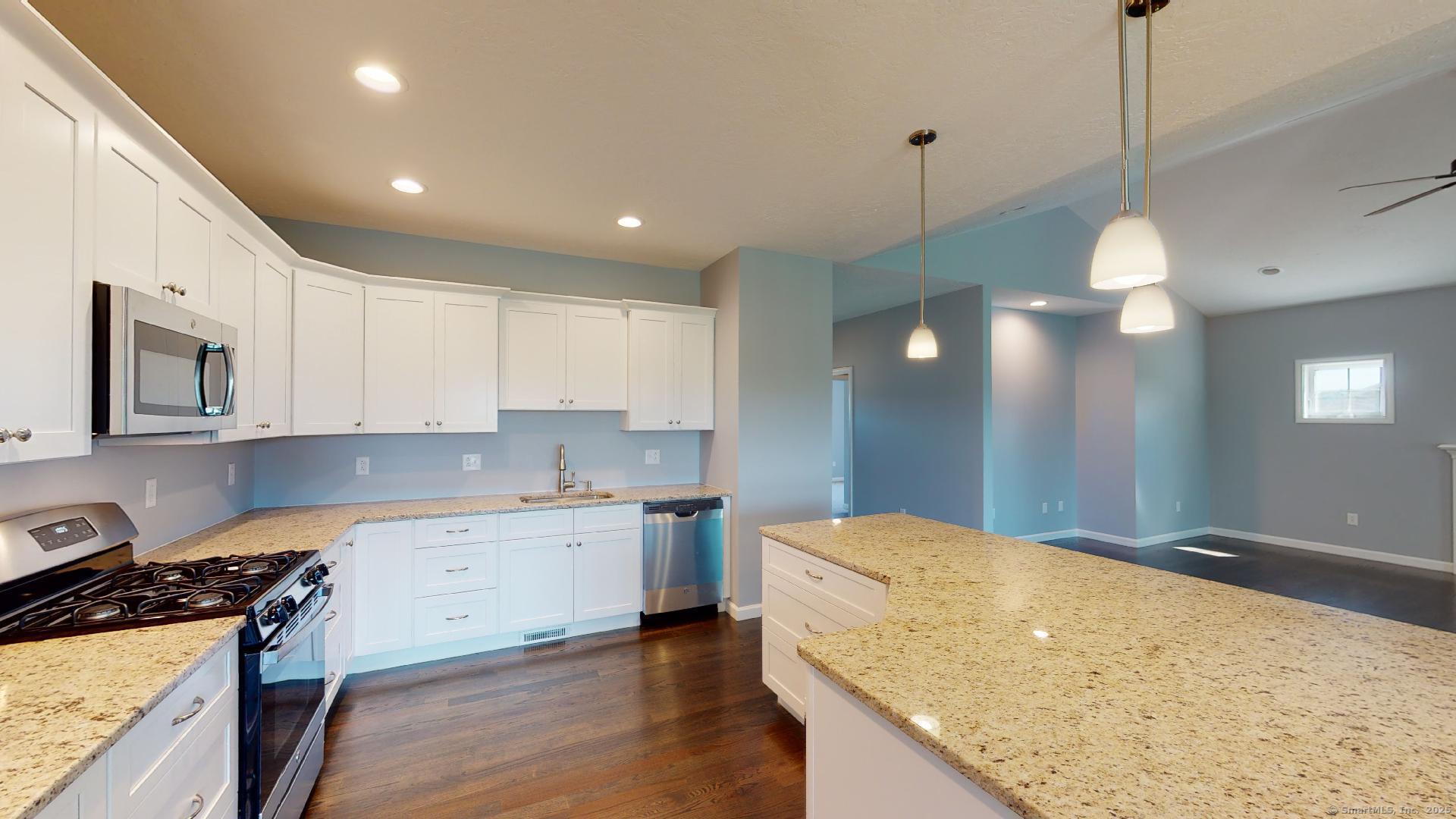 Windsor, Connecticut, 06095, United States, 3 Bedrooms Bedrooms, ,2 BathroomsBathrooms,Residential,For Sale,1939906