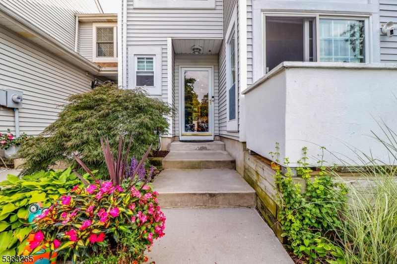 Sayreville Boro, New Jersey, 08859, United States, 2 Bedrooms Bedrooms, ,3 BathroomsBathrooms,Residential,For Sale,1962981