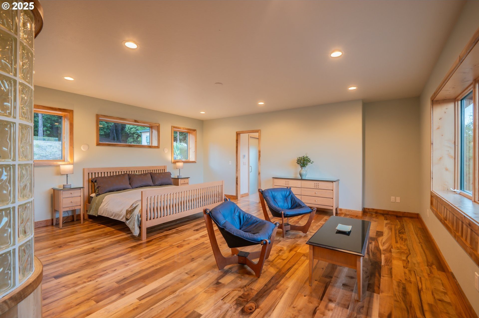 Gold Beach, Oregon, 97444, United States, 2 Bedrooms Bedrooms, ,3 BathroomsBathrooms,Residential,For Sale,1975339