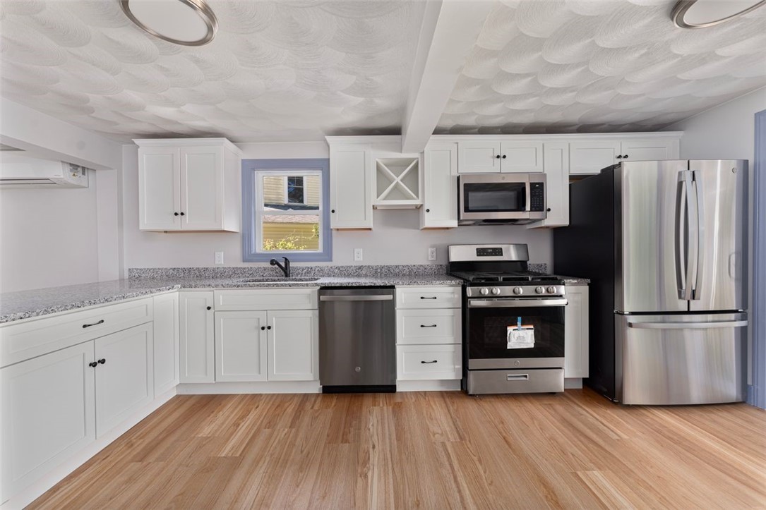 Warwick, Rhode Island, 02889, United States, 4 Bedrooms Bedrooms, ,2 BathroomsBathrooms,Residential,For Sale,1988287