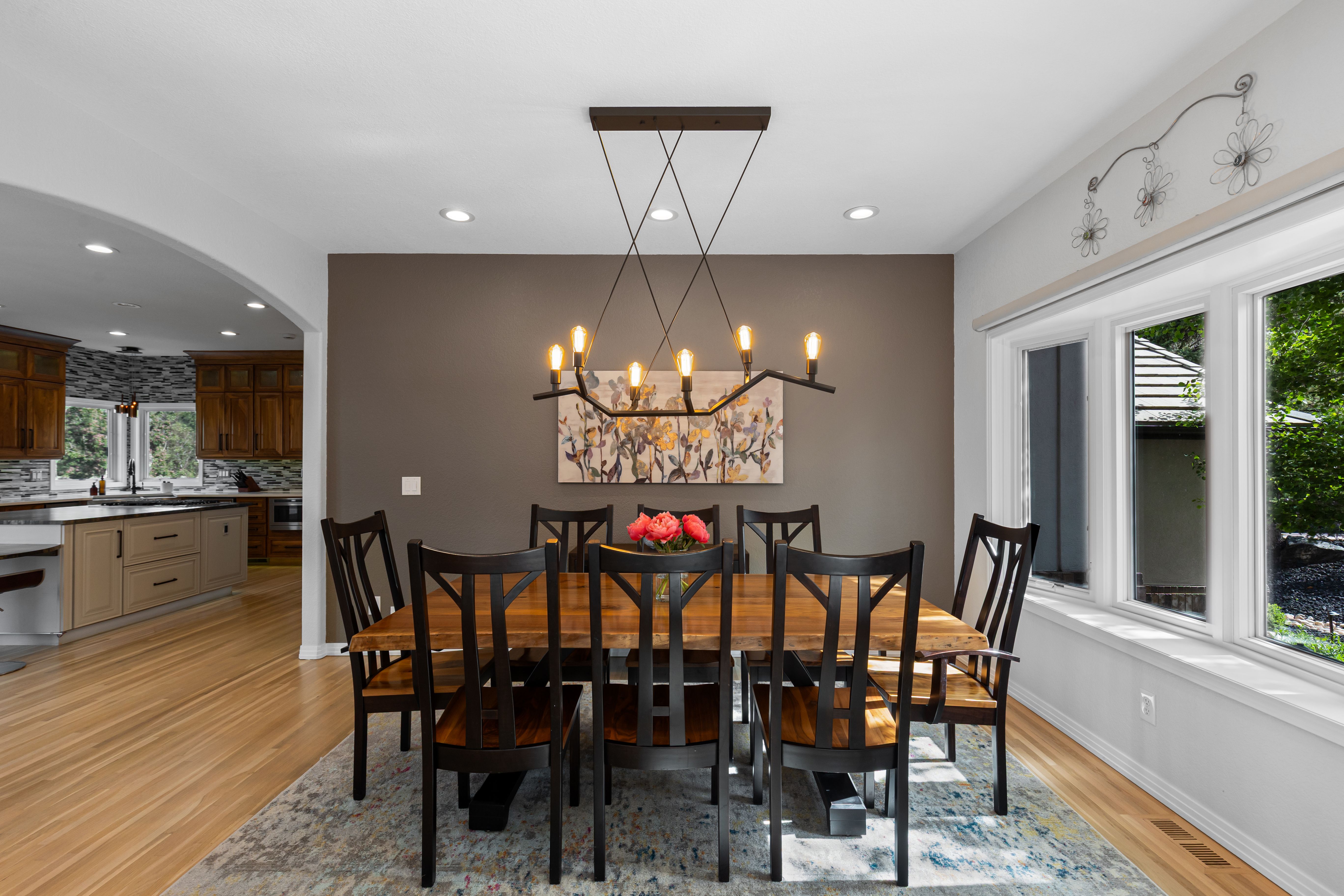  Stunning two-story walkout on a rare usable ¾-acre lot - 物件實景
