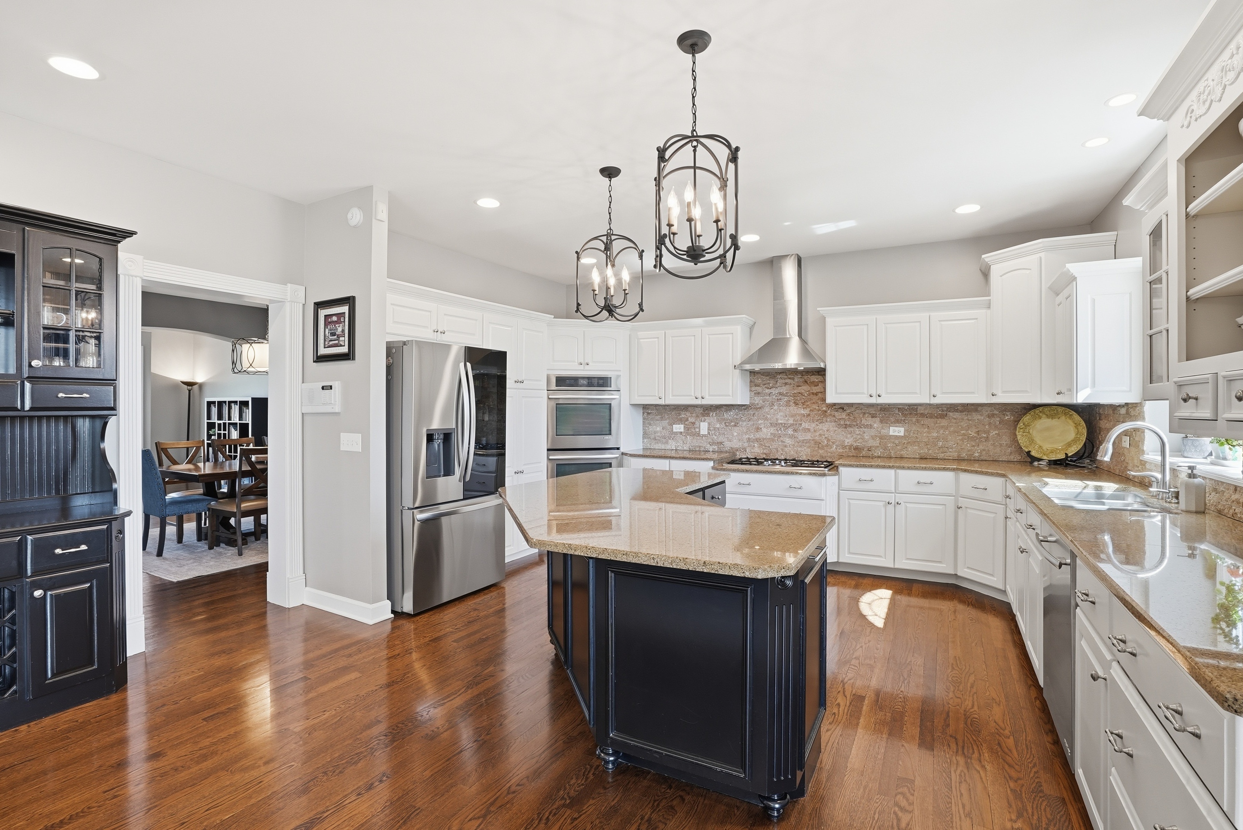  The Crown Jewel of Tall Grass: Waterfront Privacy Meets the Ultimate Layout - 物件實景