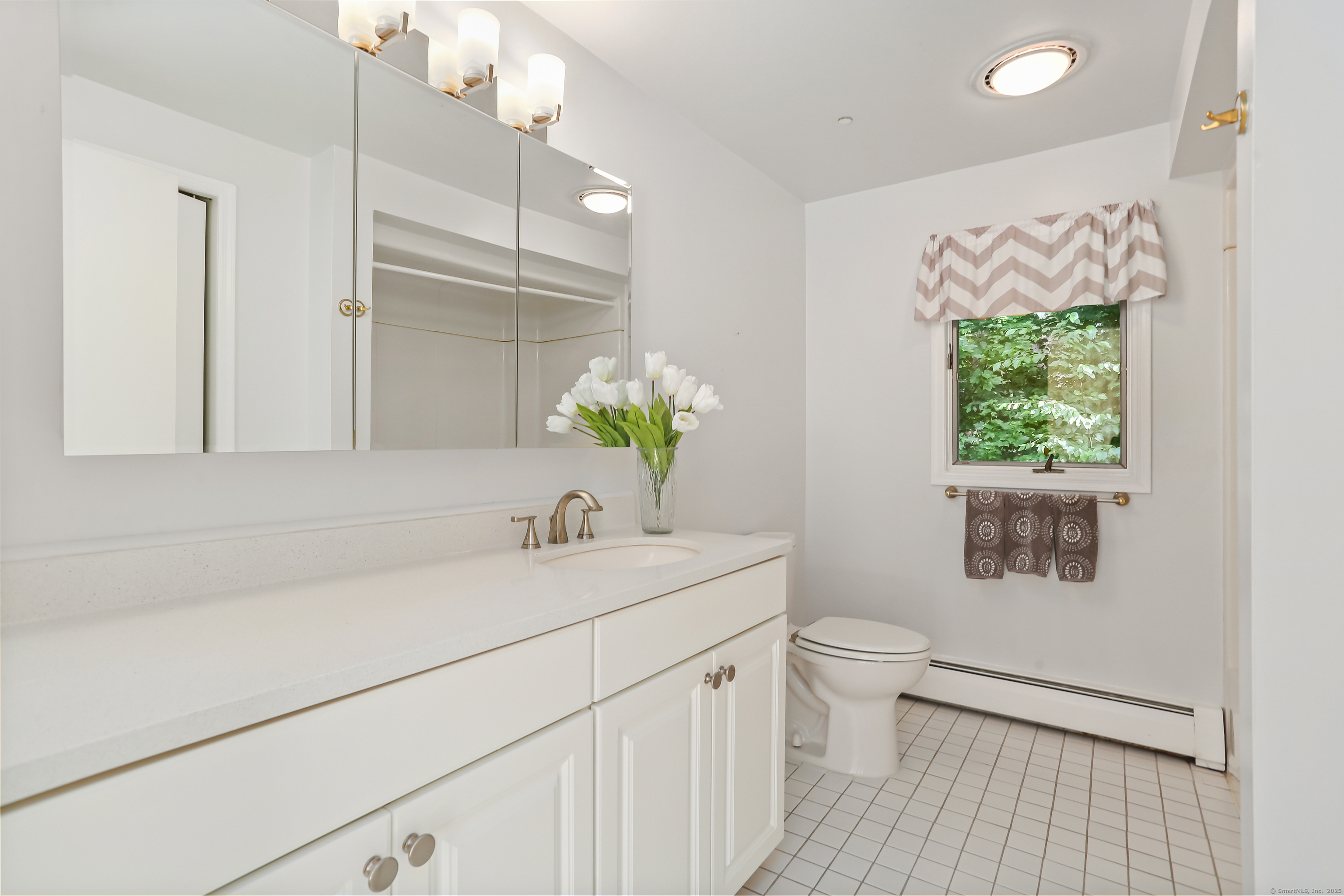 Trumbull, Connecticut, 06611, United States, 4 Bedrooms Bedrooms, ,4 BathroomsBathrooms,Residential,For Sale,1938522