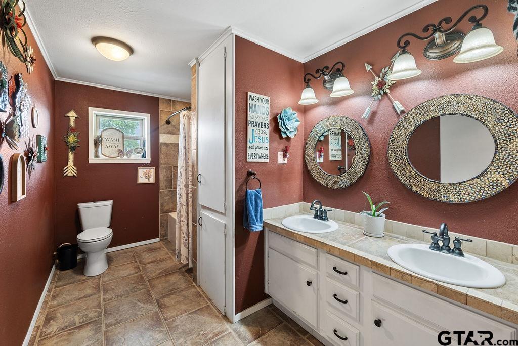 Mineola, Texas, 75773, United States, 4 Bedrooms Bedrooms, ,3 BathroomsBathrooms,Residential,For Sale,1961567