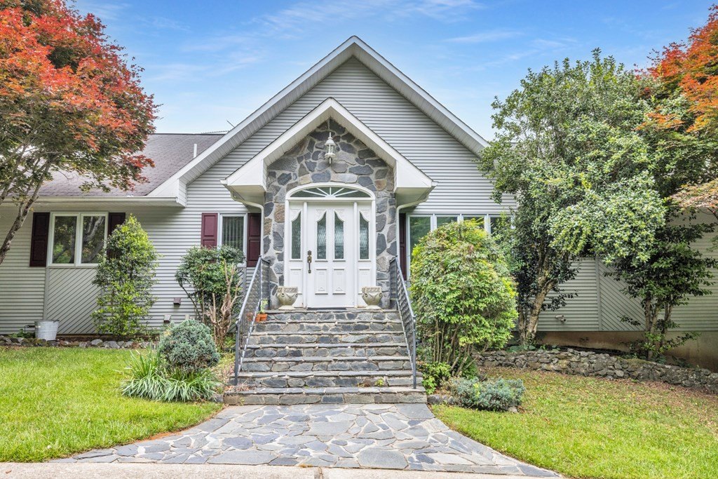 Hayesville, North Carolina, 28904, United States, 3 Bedrooms Bedrooms, ,4 BathroomsBathrooms,Residential,For Sale,1934980