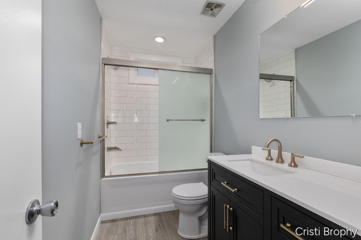 Grand Rapids, Michigan, 49506, United States, 4 Bedrooms Bedrooms, ,3 BathroomsBathrooms,Residential,For Sale,1989098