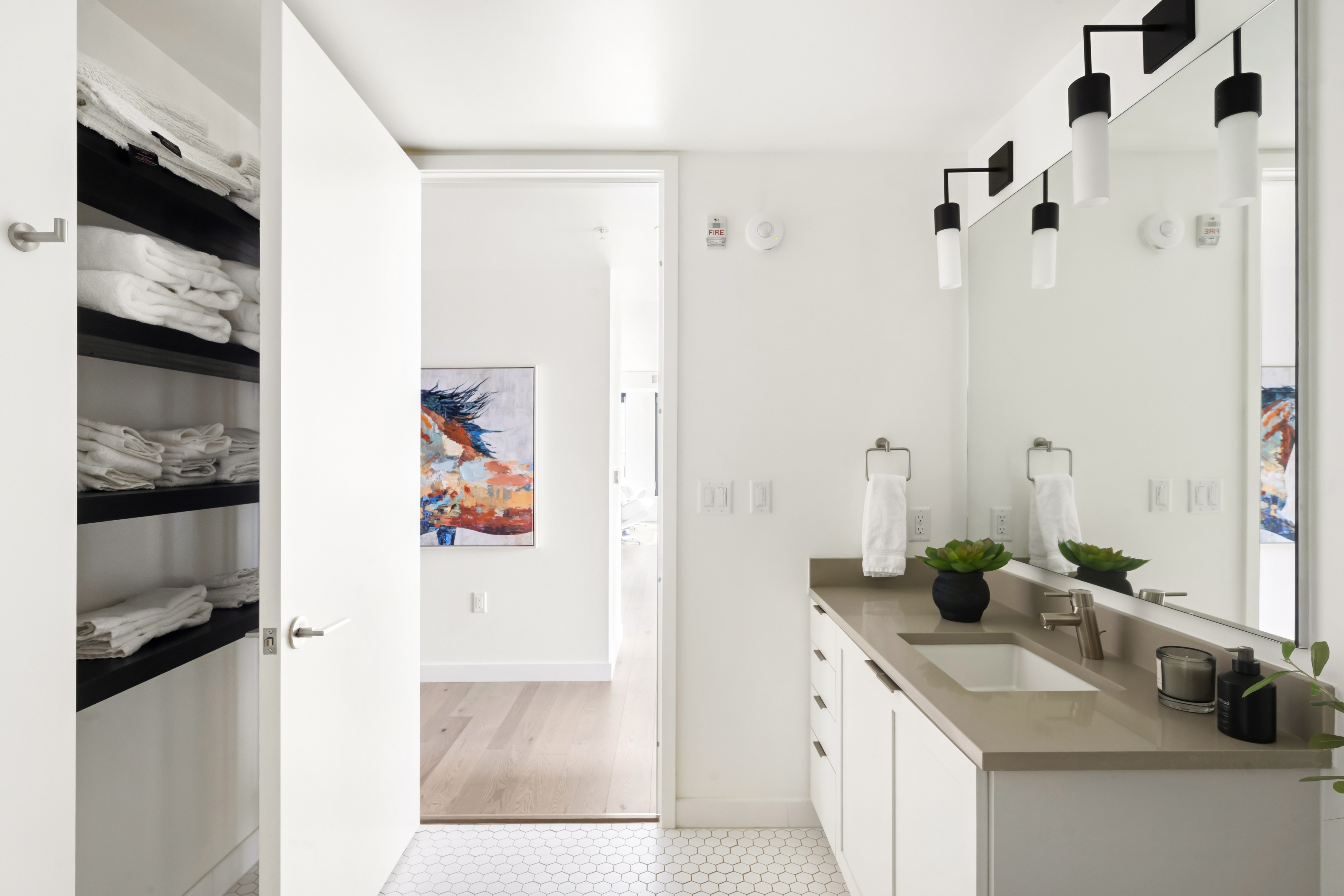  Rare three-bedroom corner residence sits on the quiet side of The Coloradan - 物件實景