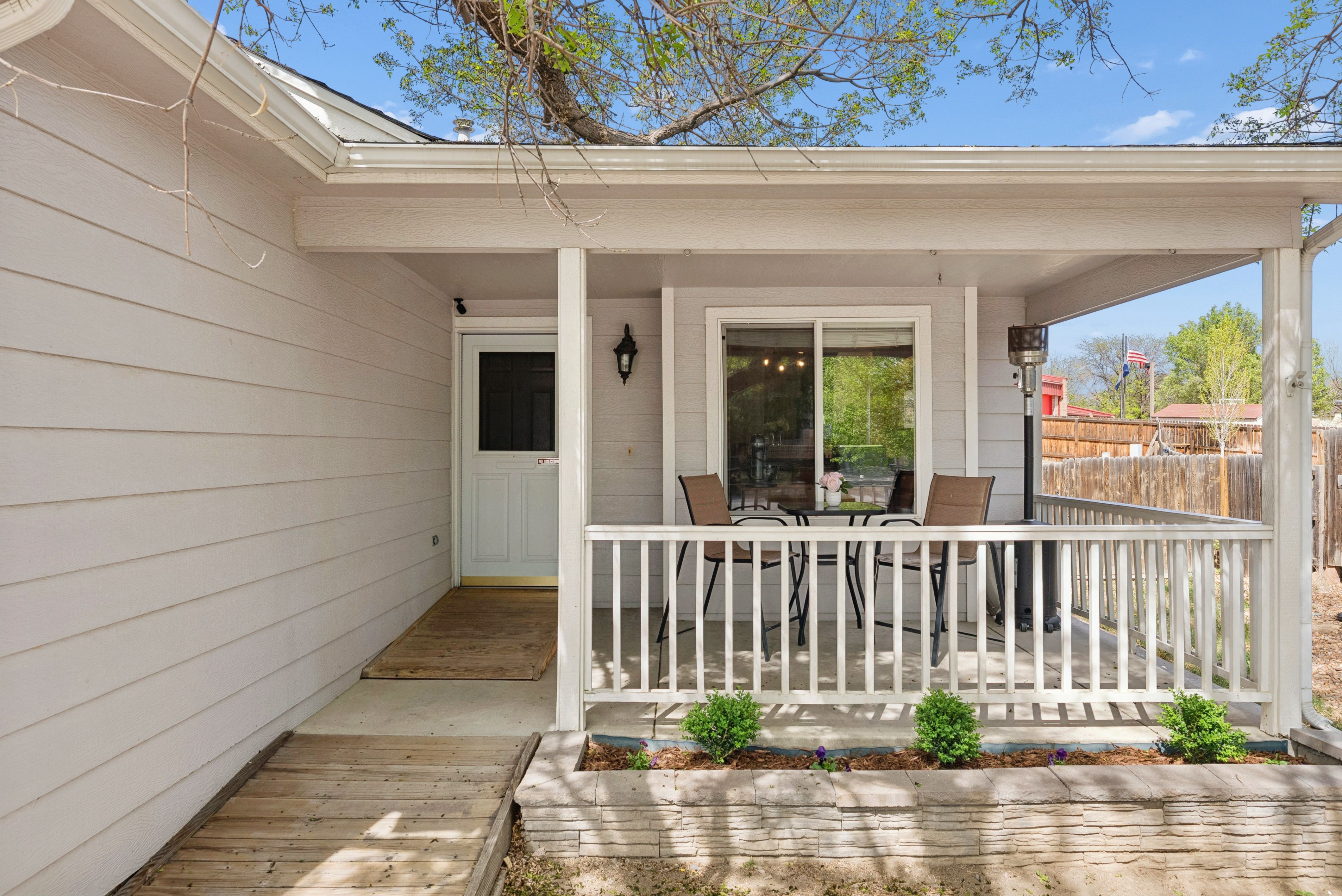  Tucked in a Quiet Cul-De-Sac in the Desirable Deza Estates - 物件實景