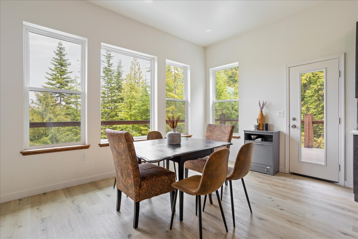 Sagle, Idaho, 83860, United States, 3 Bedrooms Bedrooms, ,4 BathroomsBathrooms,Residential,For Sale,1976949