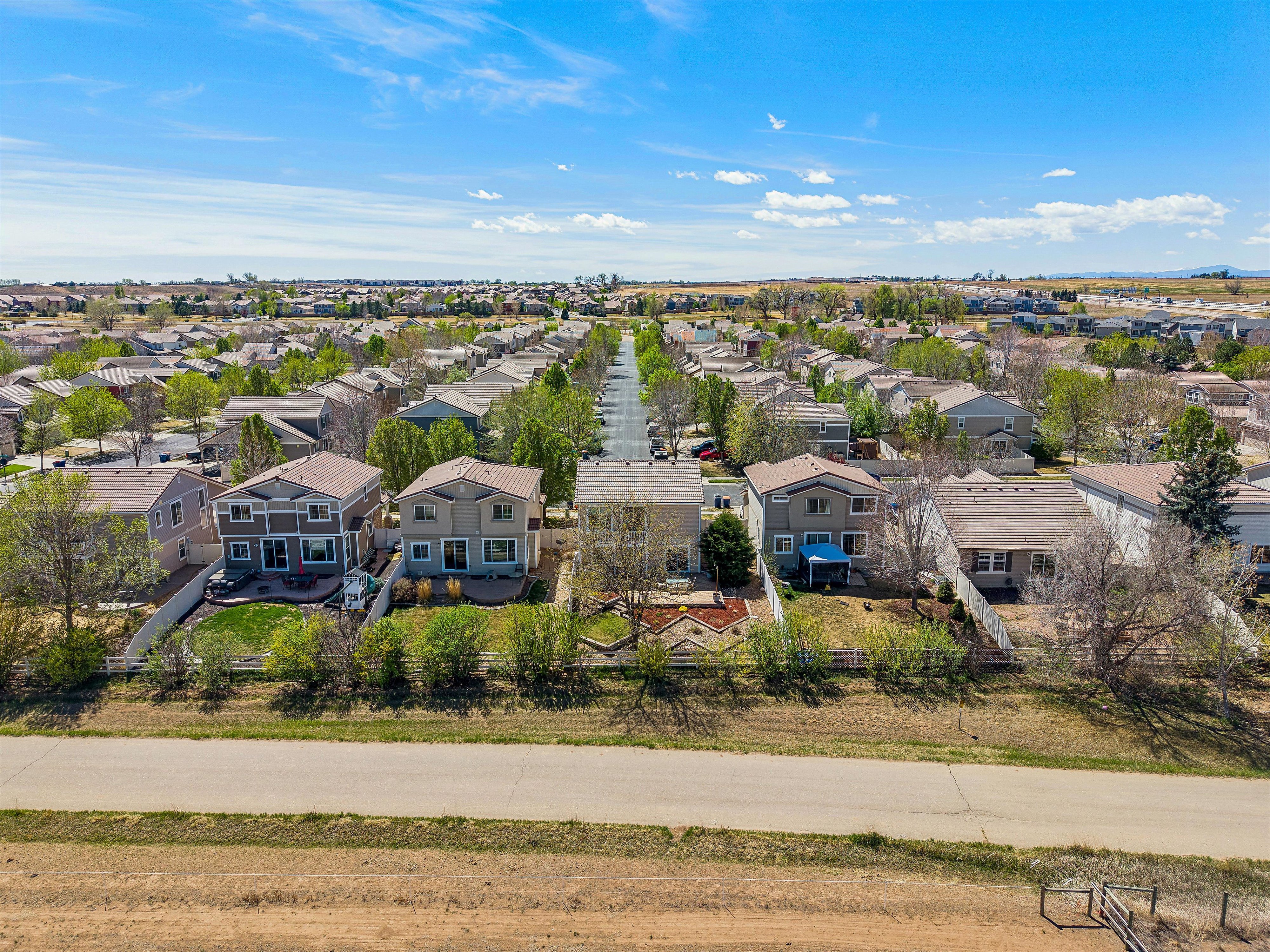  Beautifully Maintained Home Backing to Open Space with Peaceful Views - 物件實景