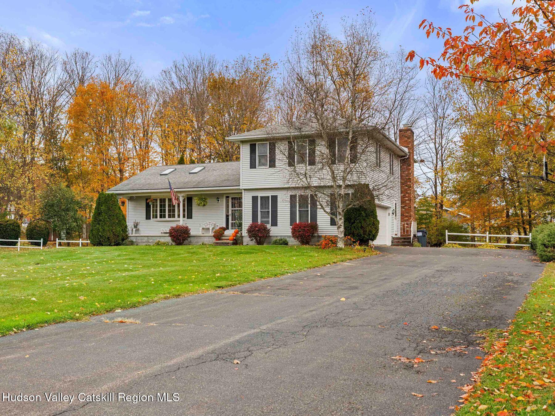 Lake Katrine, New York, 12449, United States, 4 Bedrooms Bedrooms, ,3 BathroomsBathrooms,Residential,For Sale,1987709