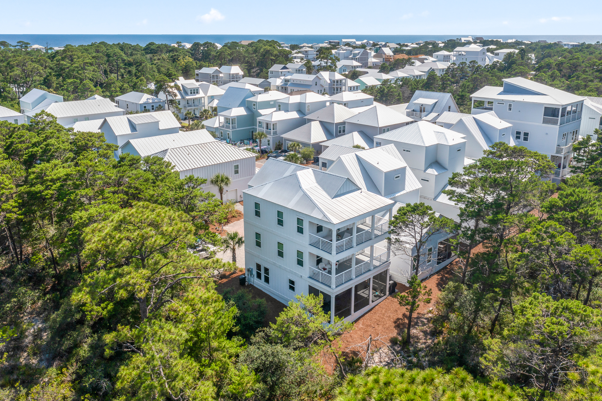  Like-New Coastal Retreat with Rare Privacy and Porches on Every Level - 物件實景