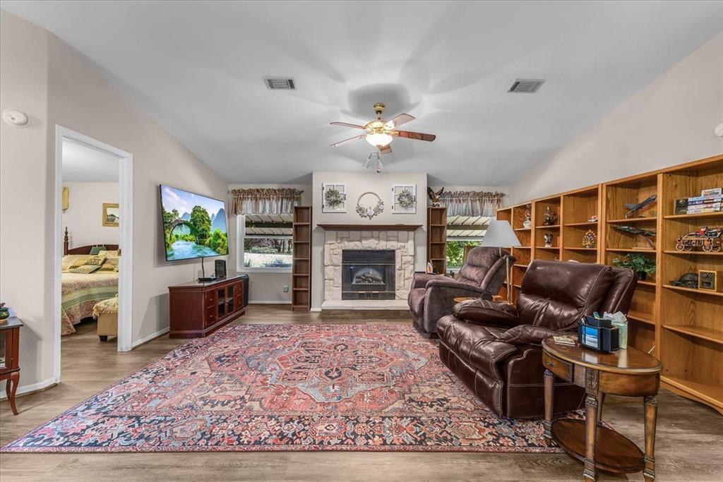 Weatherford, Texas, 76087, United States, 3 Bedrooms Bedrooms, ,2 BathroomsBathrooms,Residential,For Sale,2005705