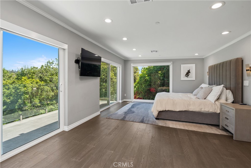 Los Angeles, California, 90046, United States, 3 Bedrooms Bedrooms, ,4 BathroomsBathrooms,Residential,For Sale,1817494