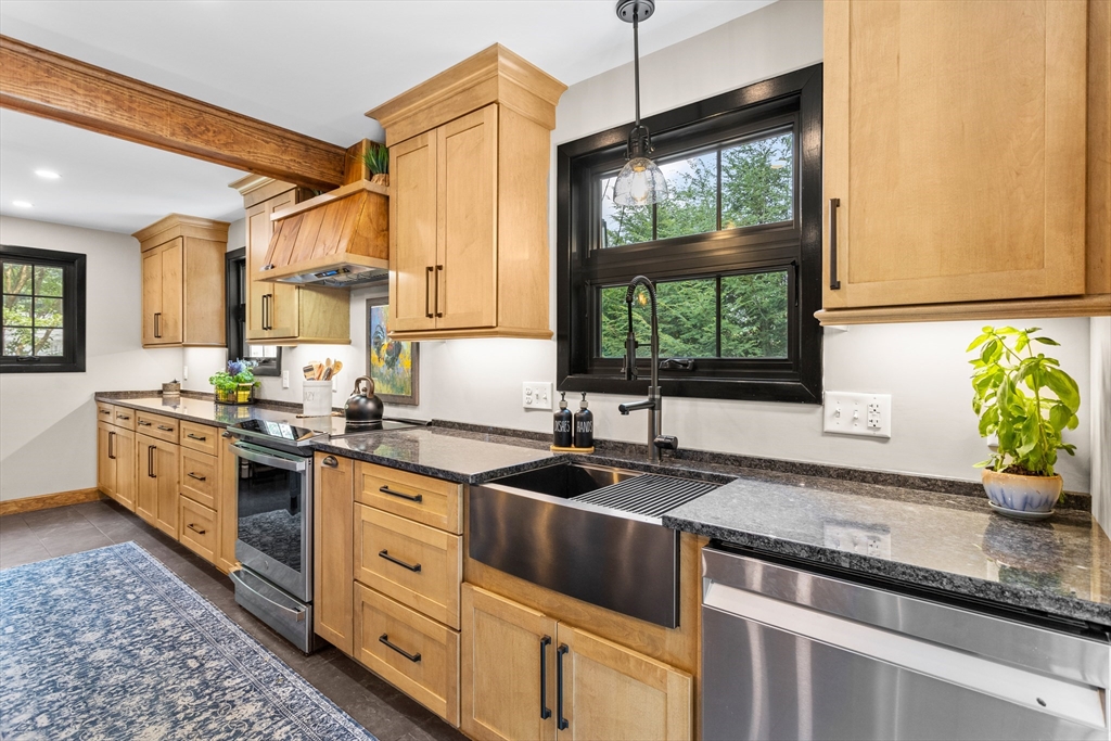 Waltham, Massachusetts, 02451, United States, 4 Bedrooms Bedrooms, ,2 BathroomsBathrooms,Residential,For Sale,1914074