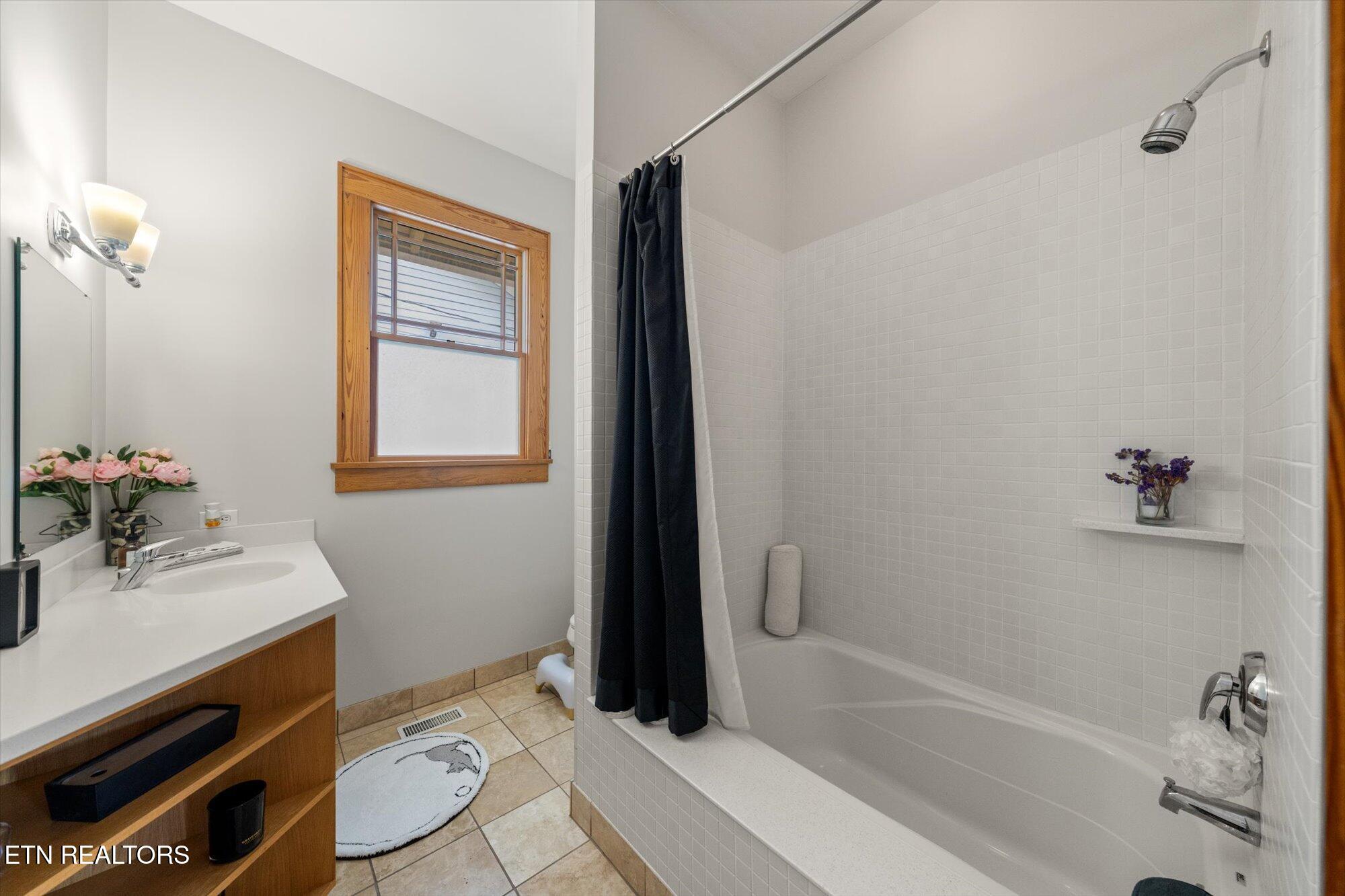 Knoxville, Tennessee, 37917, United States, 3 Bedrooms Bedrooms, ,2 BathroomsBathrooms,Residential,For Sale,1905773